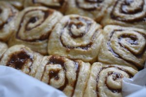 Kanelsnegle i fad - opskrift på kanelsneglekage