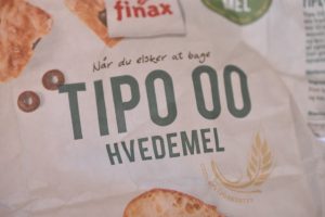 Grovboller med havregryn - nem opskrift