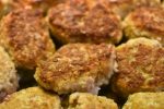 Frikadeller med bacon og havregryn - saftige og lækre