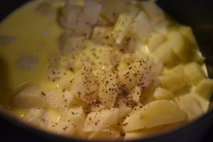 Pastinakker koges op i gryde