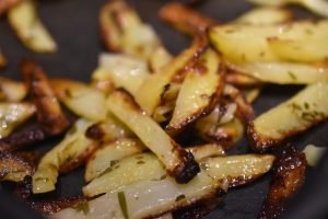 Pommes frites med estragon & hvidvinseddike