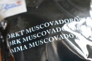 Gulerodskage med ostecreme - opskrift på svampet krydderkage