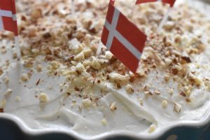 Gulerodskage med ostecreme - nem & svampet