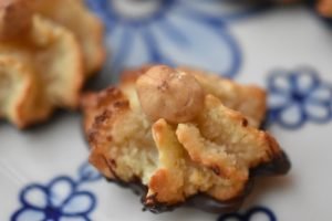 Kransekagekonfekt med hasselnød og chokoladebund