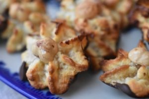 Kransekagekonfekt med hasselnød og chokoladebund