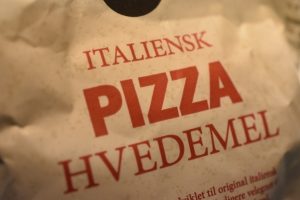 DSC_1567 • nogetiovnen.dk Pizza med havregryn - nem grov pizzadej