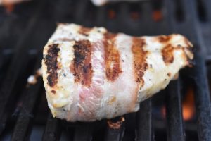 DSC_1577 • nogetiovnen.dk Grillet kyllingefilet med bacon & rissalat