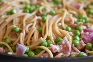 DSC_1579 • nogetiovnen.dk Pasta med bacon, ærter og fløde - opskrift
