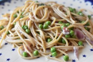 DSC_1587 • nogetiovnen.dk Pasta med bacon, ærter og fløde - opskrift