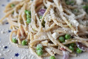 DSC_1597 • nogetiovnen.dk Pasta med bacon, ærter og fløde - opskrift