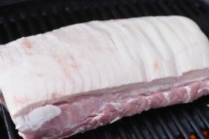Flæskesteg på grill - sprød, saftig og lækker