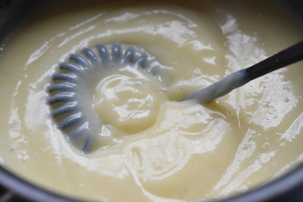 Vaniljecreme til desserter og lagkage opskrift