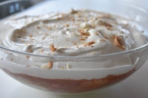 Rabarbertrifli med makroner og hjemmelavet vaniljecreme