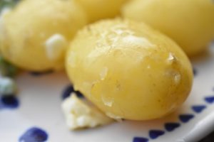 DSC_2081 • nogetiovnen.dk Kold kartoffelsalat med creme fraiche og purløg