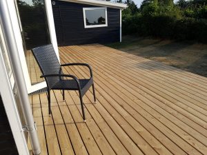 Ny terrasse i sommerhuset