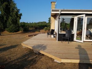 Ny terrasse i sommerhuset