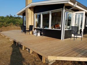 Ny terrasse i sommerhuset