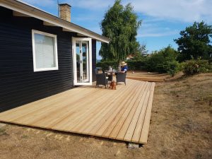 Ny terrasse i sommerhuset