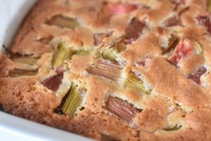 DSC_2153 • nogetiovnen.dk Rabarberkage - opskrift på nem og lækker frugtkage