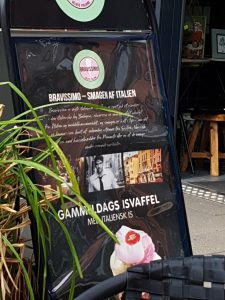 Apetit i Auning - is, kaffe og sandwich