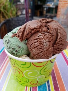 Apetit i Auning - is, kaffe og sandwich