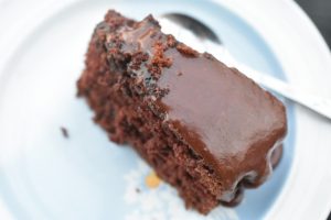 DSC_2322 • nogetiovnen.dk Chokoladekage med sød ganache - svampet og lækker