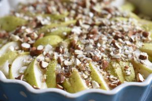 Pæretærte med mandler og strejf af ingefær - nem og lækker