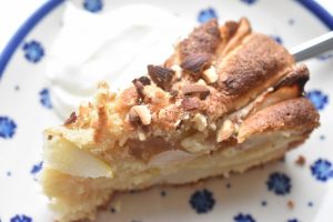 Pæretærte med mandler og strejf af ingefær - nem og lækker