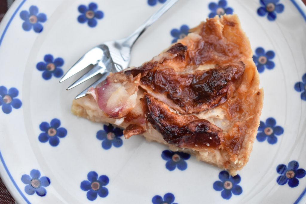 Æbletærte med karamel af kondenseret mælk