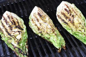 Grillet spidskål – nem opskrift på grill tilbehør