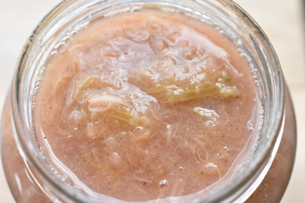 Rabarbermarmelade med vanilje - nem og lækker