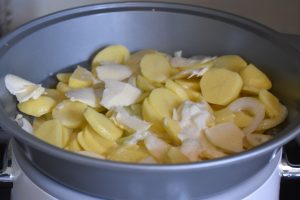 Flødekartofler i slow cooker - møre, cremede og fyldt med smag