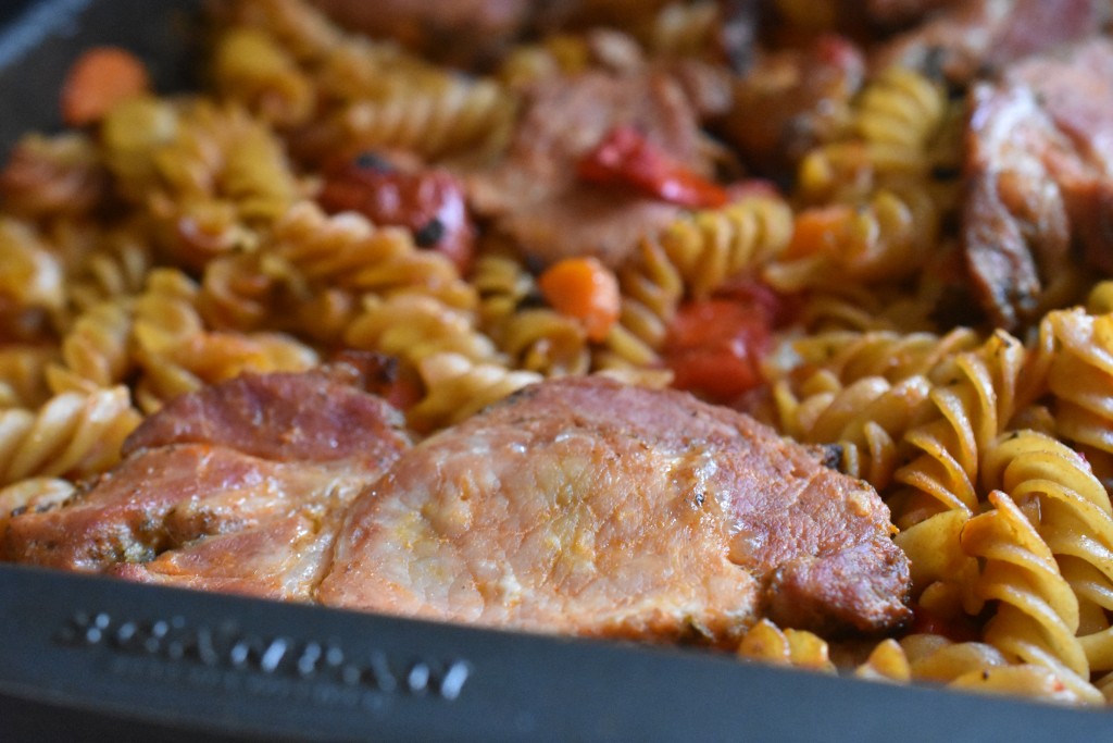 DSC_2683 • nogetiovnen.dk One pot pasta med koteletter - nemt og lækkert hverdagsmad