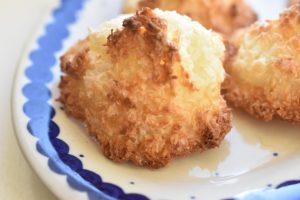 DSC_2809 • nogetiovnenstaging.com Kokosmakroner - nemme og lækre - lavet af kun 3 ingredienser