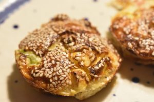 Æggemuffins med skinke og feta - opskrift