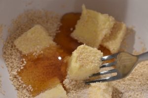 Sesam småkager - karamelsnitter med sesamfrø