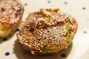 Æggemuffins med skinke og feta - opskrift