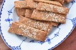 Sesam småkager - karamelsnitter med sesamfrø