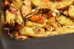 DSC_3008 • nogetiovnen.dk Græske kartofler med feta, peberfrugt, rødløg og timian