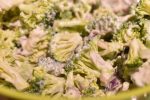 Broccolisalat - den bedste salat med broccoli og bacon