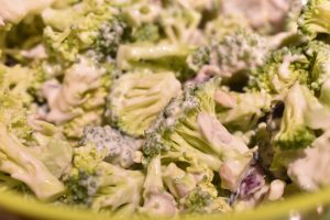 Broccolisalat - den bedste salat med broccoli og bacon