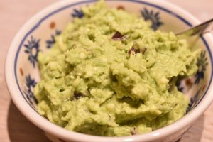 Guacamole med hvidløg og rødløg - nemt og lækkert avocadodip
