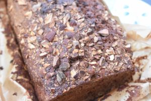 Ølkage med æbler og mandler - saftig og lækker krydderkage