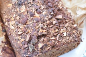 Krydderkage med æbler - nem æble ølkage 