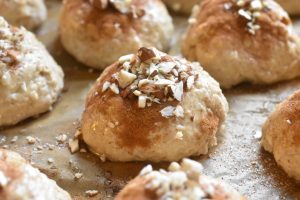 Juleboller med marcipan - gode æbleboller med rosiner