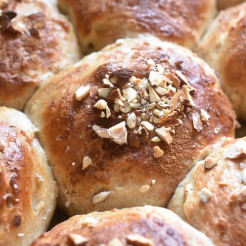 Juleboller med krydderier, rosiner, æble og marcipan - SÅ lækre