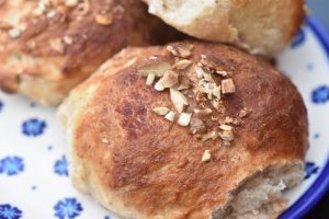 Juleboller med marcipan - gode æbleboller med rosiner