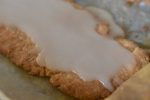 Fedtebrød med romglasur og nye friske med appelsinglasur