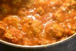 Kødboller i tomatsovs - en nem, lækker og smagfuld ret