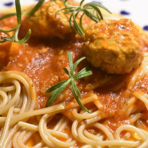 Kødboller i tomatsovs - en nem, lækker og smagfuld ret